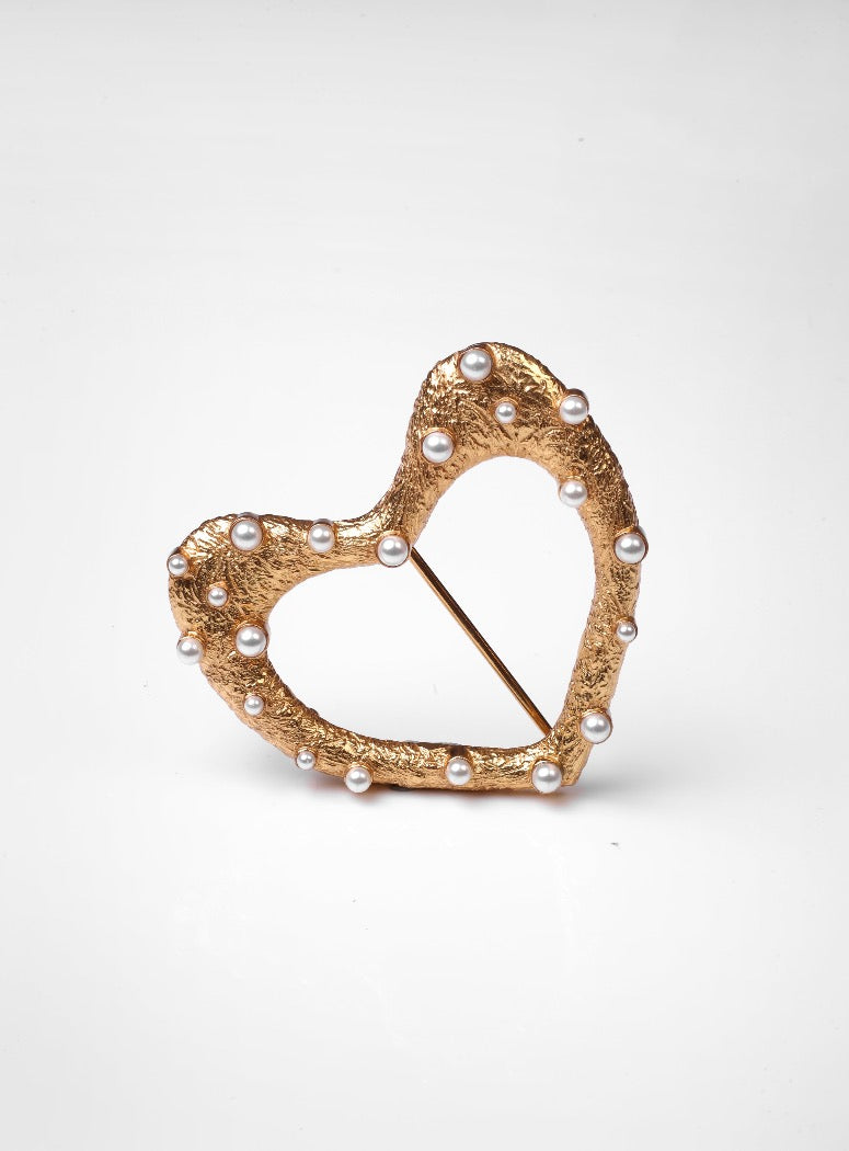 Textured Heart Buckle with Pearls (Gold)